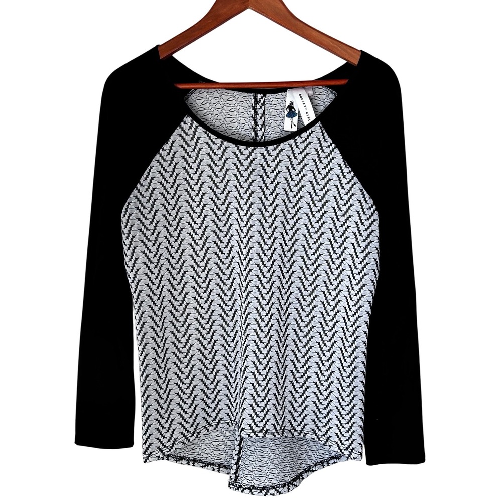 Society Girl Black‎ and White Zig-Zag Pattern Blouse Pullover Women's Size Large